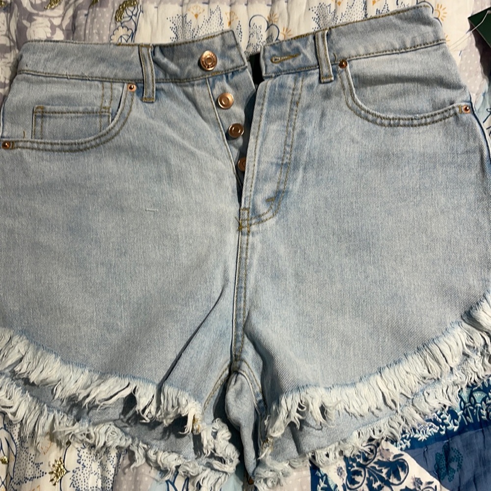 High-rise target shorts